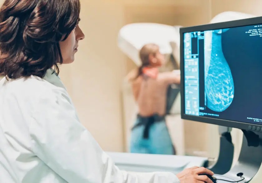 Primera Biopsia por Mamografía con Contraste en el país.